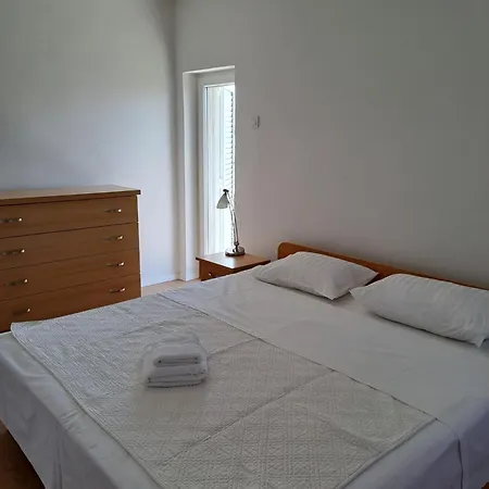 Family & Groups Zára