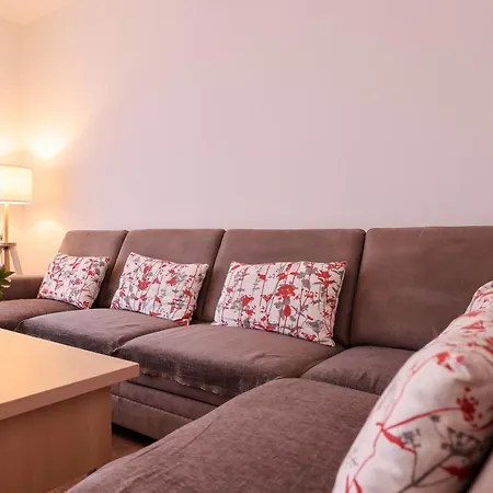 Family & Groups Zára